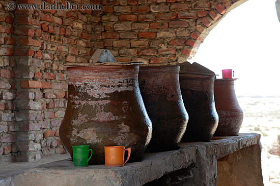 pots-in-brick-room-02.jpg