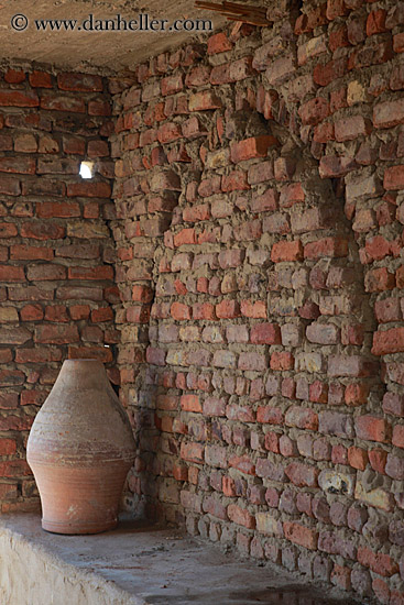 pots-in-brick-room-03.jpg