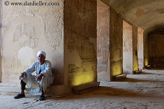 arab-man-in-hallway-02.jpg