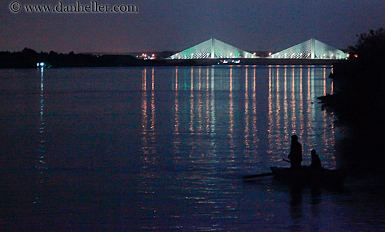 aswan-bridge-at-nite-01.jpg