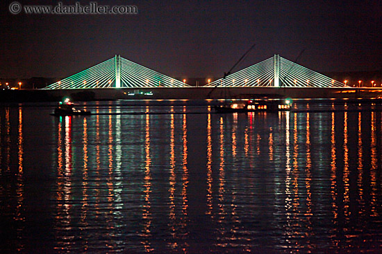 aswan-bridge-at-nite-02.jpg