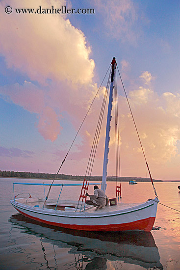 red-n-white-sailboat-at-sunset-01.jpg
