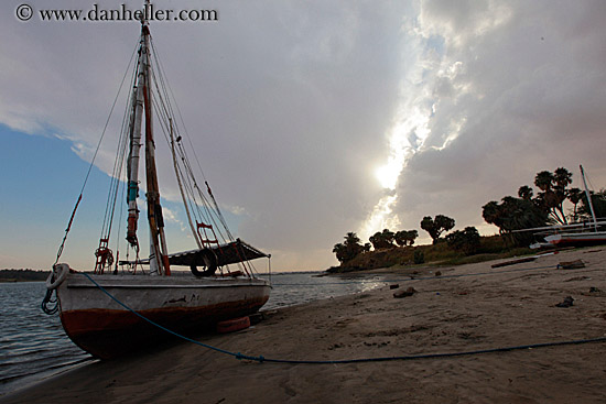 sailboat-n-cracked-sky-04.jpg