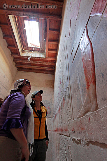 women-looking-at-bas_relief-02-ka-gemni-tomb-08.jpg