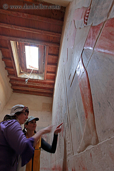 women-looking-at-bas_relief-03-ka-gemni-tomb-09.jpg