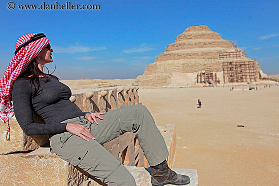 vicky-n-red-keffiyeh-step-pyramid-04.jpg