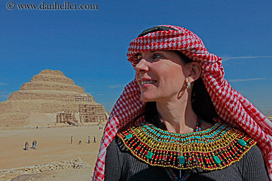 vicky-n-red-keffiyeh-step-pyramid-05.jpg