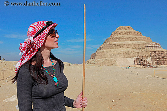 vicky-n-red-keffiyeh-step-pyramid-08.jpg