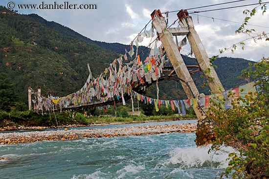 prayer-flags-n-bridge-02.jpg