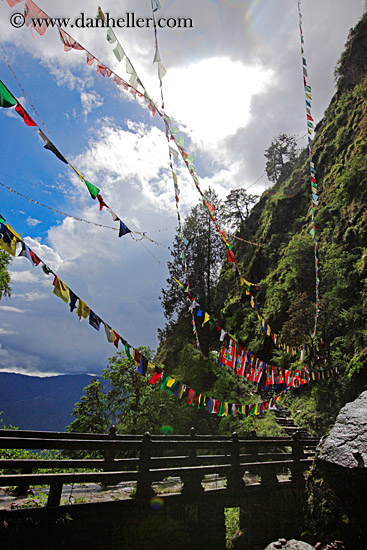 prayer-flags-n-bridge-04.jpg