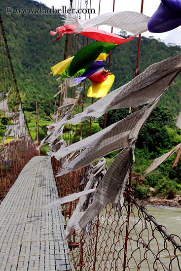 prayer-flags-n-bridge-09.jpg