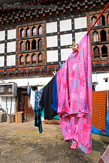 ornate-building-n-laundry-02.jpg