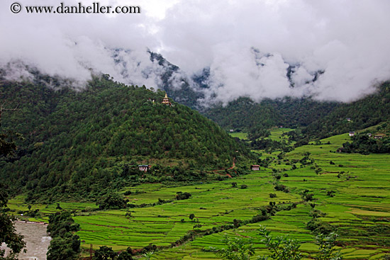 khamsum-ulley-chorten-n-fields-01.jpg