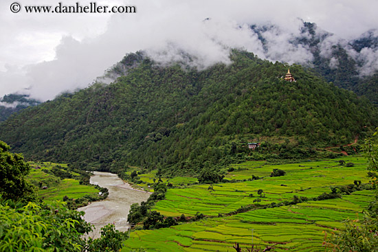 khamsum-ulley-chorten-n-fields-03.jpg