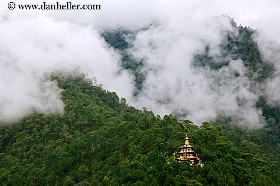 khamsum-ulley-chorten-n-fog-01.jpg