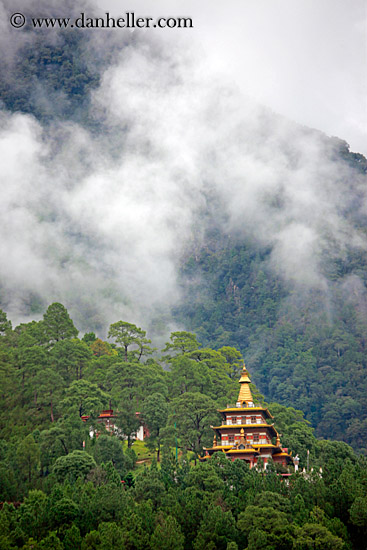 khamsum-ulley-chorten-n-fog-03.jpg