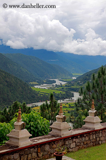 river-valley-n-chorten-01.jpg