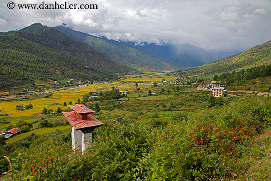 asian-gate-in-valley-01.jpg