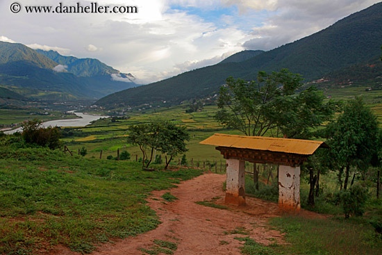 bhutanese-gate-n-landscape.jpg