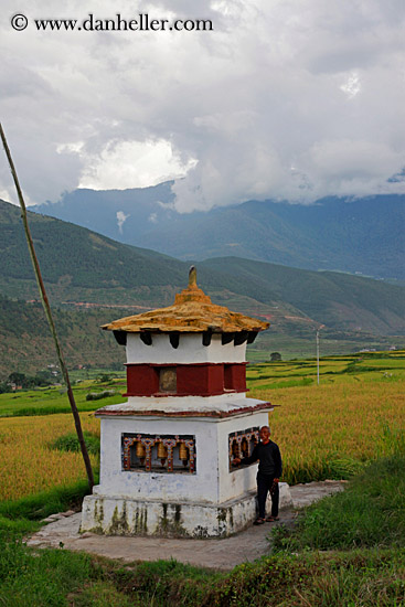 man-turning-prayer-wheel-02.jpg