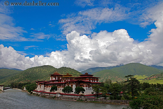 dzong-n-river-05.jpg