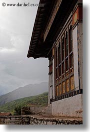 images/Asia/Bhutan/RinpungDzong/dzong-window-03.jpg