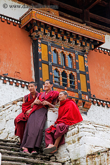 monks-on-stairs-01.jpg