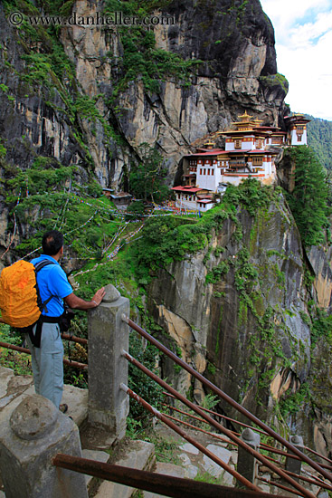 hashmat-viewing-taktsang.jpg