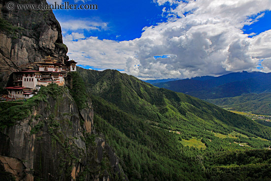 taktsang-n-cliff-w-big-view-01.jpg