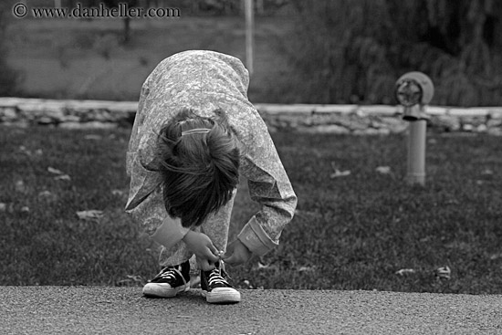 child-tying-shoe-02-bw.jpg