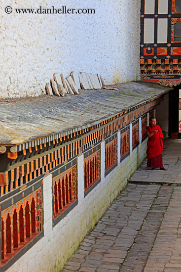 monk-at-temple-02.jpg