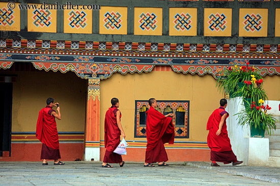 monks-n-temple-04.jpg