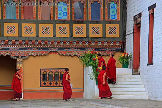 monks-n-temple-05.jpg