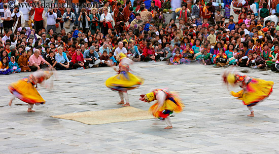 spinning-yellow-dancers-06.jpg