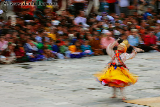 spinning-yellow-dancers-08.jpg