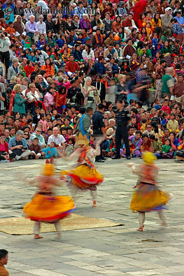 spinning-yellow-dancers-09.jpg