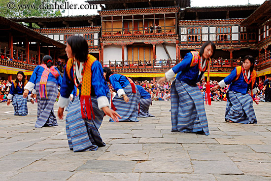women-dancers-11.jpg