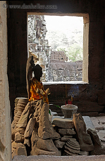 buddha-n-incense.jpg
