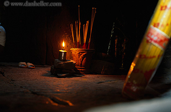 candles-w-stone-walls-2.jpg