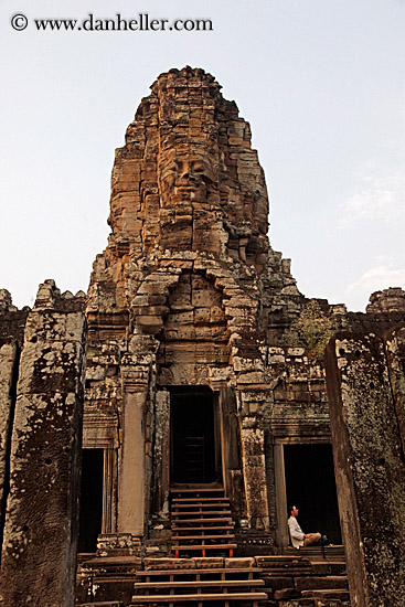 face-in-rock-tower-1.jpg