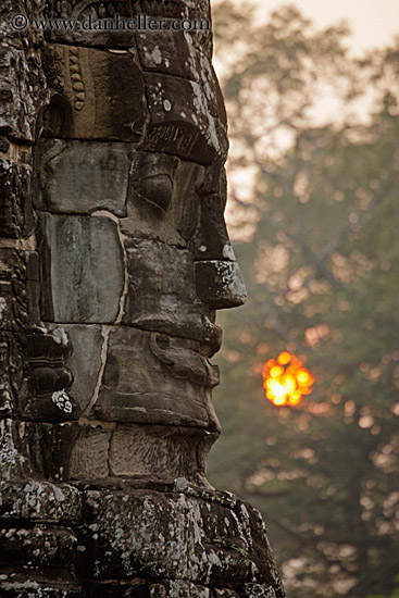 face-in-rock-tower-4.jpg