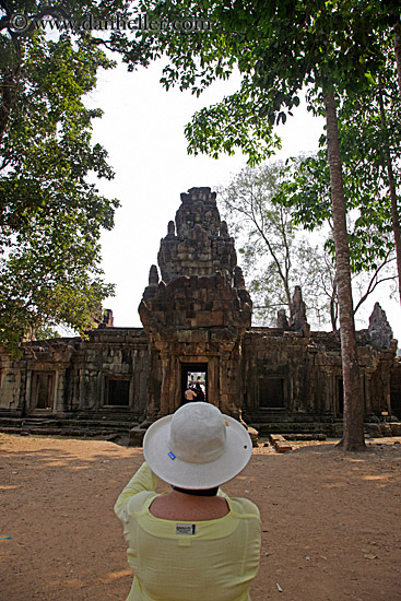 woman-photographing-palace-gate-1.jpg