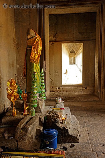 headless-buddha-in-robe.jpg