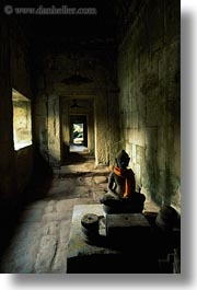 images/Asia/Cambodia/AngkorWat/Buddhas/sitting-buddha-w-scarf-3.jpg