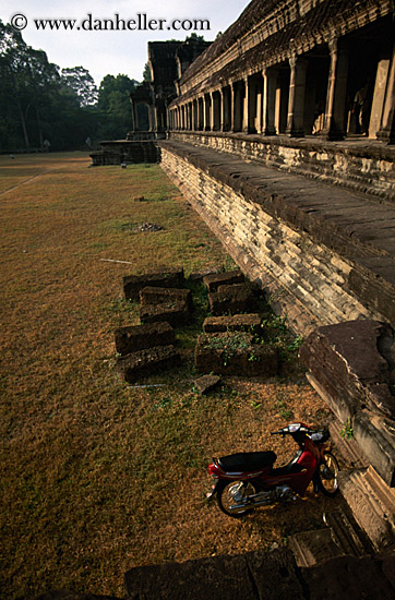 east-entrance-pillars-3.jpg