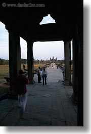images/Asia/Cambodia/AngkorWat/Misc/ppl-walking-to-towers.jpg