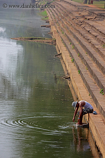 man-washing-feet-3.jpg