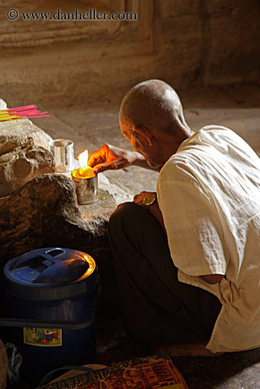 man-w-candle-at-altar-02.jpg