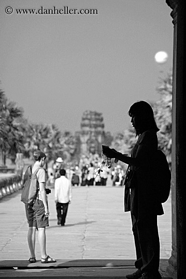 silhouettes-in-door-frame-12-bw.jpg