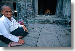 images/Asia/Cambodia/AngkorWat/People/Women/old-woman-2.jpg